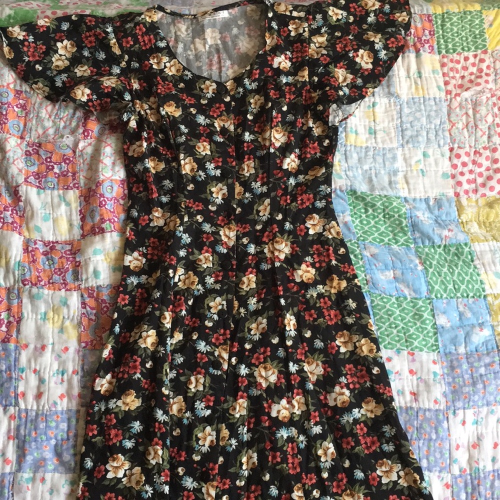 Flowy Floral Maxi Dress!!